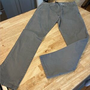 Vuori Pants Mens 33 (33x32) Gray Collins Chino Performance Slim Fit b5 golf